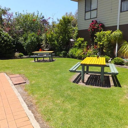 Paradise Holiday Apartments Lakes Entrance Exterior photo